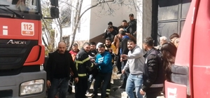 Komşusunu kurtarmak isterken yangının ortasında kaldı