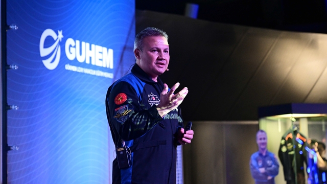 Türkiye'nin ilk astronotu Gezeravcı, GUHEM'de uzay yolculuğunu anlattı