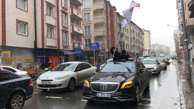 Kars'ta İran'a destek konvoyu