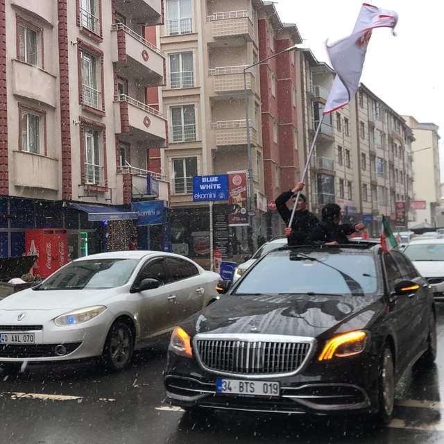 Kars'ta İran'a destek konvoyu