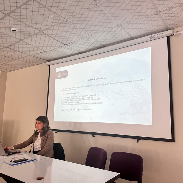 Pülümür'de kadınlara kooperatifçilik eğitimi verildi