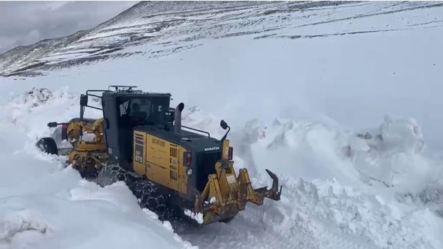Iğdır'da nisan ayında karla mücadele