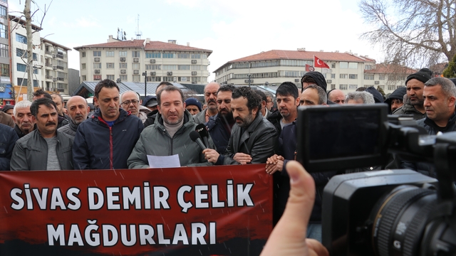 Türkiye'nin en büyük 50 şirketinden birisiydi, işçiler ayağa kaldırılmasını istedi
Haklarını alamayan işçiler, alamadıkları haklarının yanında yeniden ülke ekonomisine katkı sunması için dev işletmenin ayağa kaldırılmasını istedi