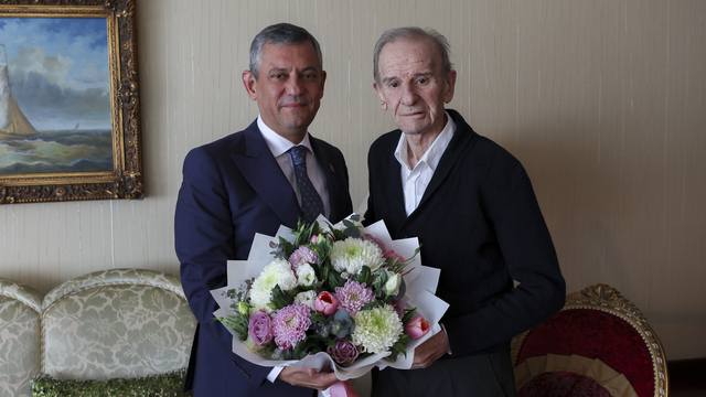 CHP Genel Başkanı Özel, Cevdet Selvi'yi ziyaret etti