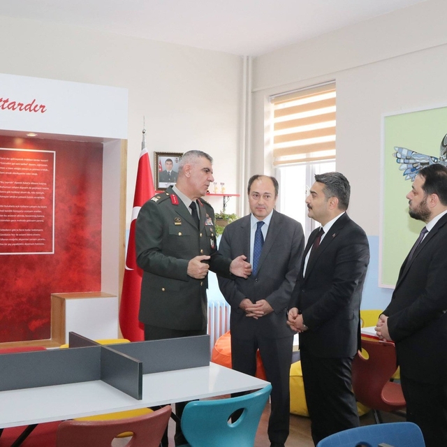 Sivaslı şehidin adı kütüphanede yaşatılacak
Sivas'ta "Unutulmayan Kahramanl...