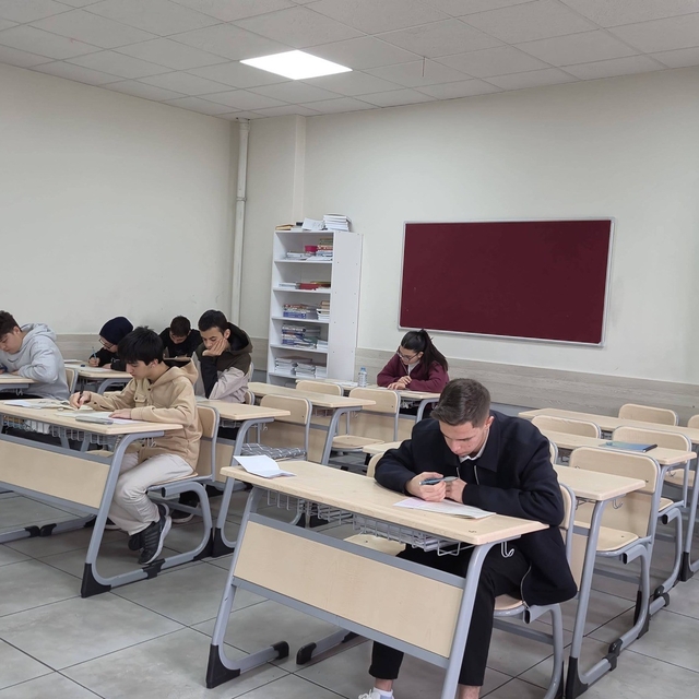 Sivas'ta öğrenciler manevi ödül için ter döktü
Sivas'ta lise ve üniversite...