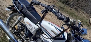 Tüfek ve motosikleti sanal medyada 'ikisi de ruhsatsız' notuyla paylaşan 2 kişiye gözaltı
