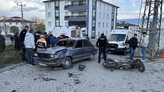 Kastamonu'da otomobil ile motosiklet çarpıştı: 3 yaralı