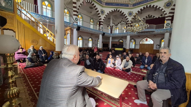 Efeler'de hacı adaylarına eğitim semineri verildi