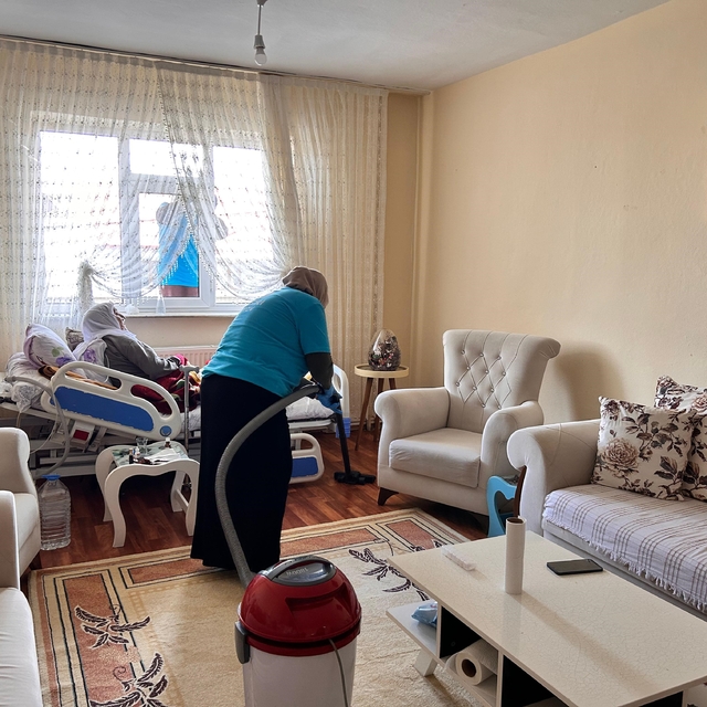 Ağrı'da "Vefa Projesi" kapsamında bin 58 vatandaşa evde temizlik hizmeti