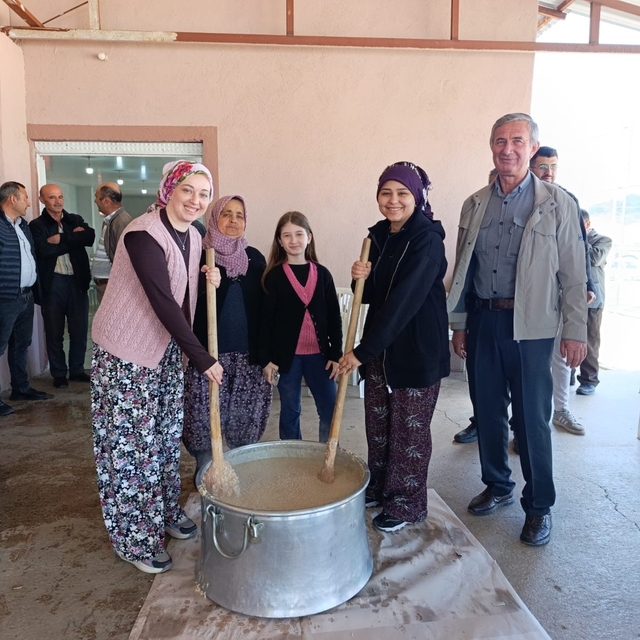 Gördes Tepeköy'de asırlık hayır geleneği binleri buluşturdu