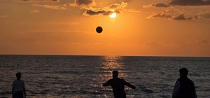 Hatay’da gün batımı kartpostallık görüntüler oluşturdu