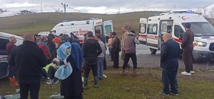 Van'da dağcıları taşıyan minibüs takla attı; 13 yaralı