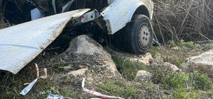 Otomobil şarampole yuvarlandı: Kardeşlerden 1'i öldü, 1'i yaralandı