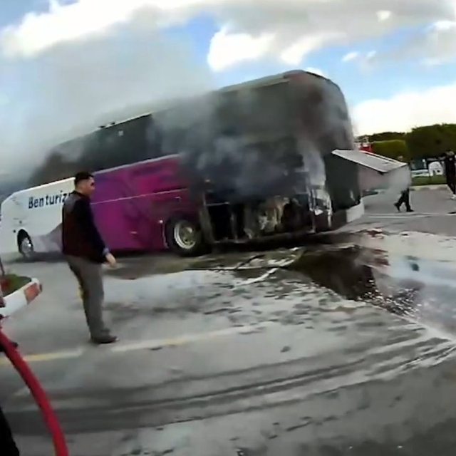 Yolcu otobüsünde çıkan yangın büyümeden söndürüldü