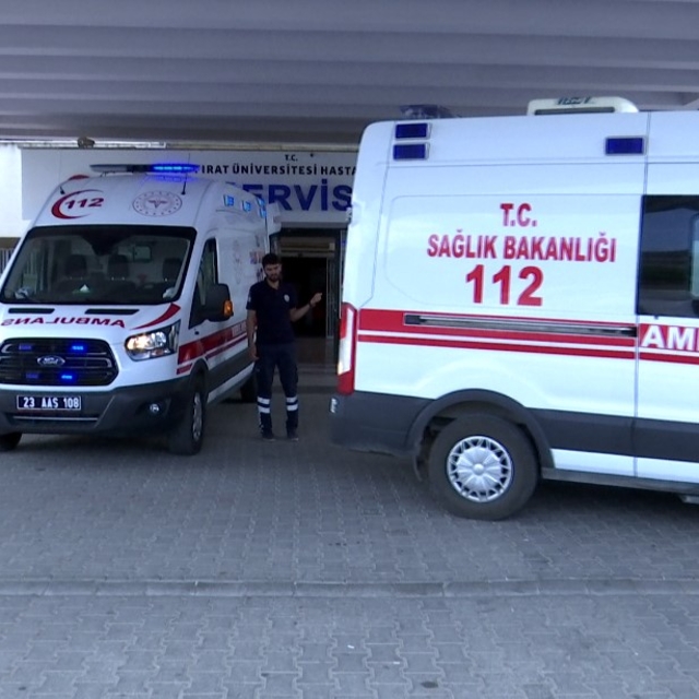Elazığ'da iskele çöktü; 4 işçi yaralandı