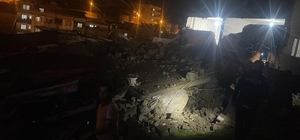 Siirt’te metruk bina çöktü