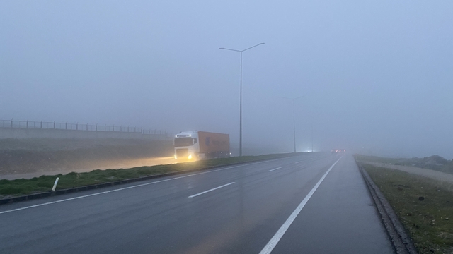 Pamuk geçidinde yoğun sis ve sağanak etkili oldu