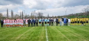 Yenilenen Lalapaşa Sahası'nda başlama vuruşunu Vali Sezer yaptı