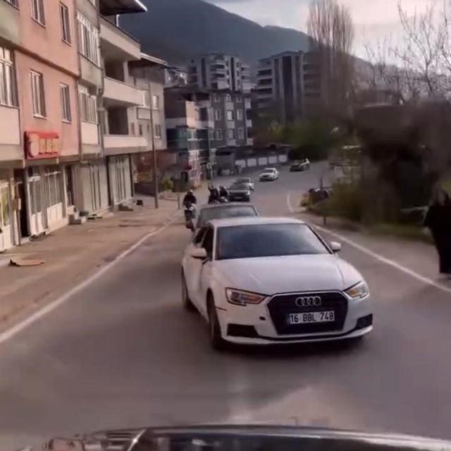 Bursa'da düğün konvoyunda tehlikeli şov