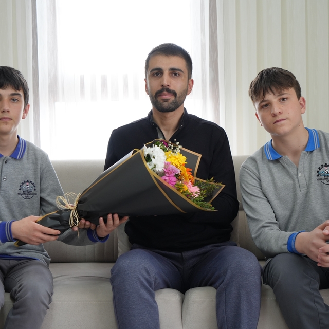 DEAŞ operasyonunda ağır yaralanmıştı: Bayburtlu kahraman komisere öğrencile...