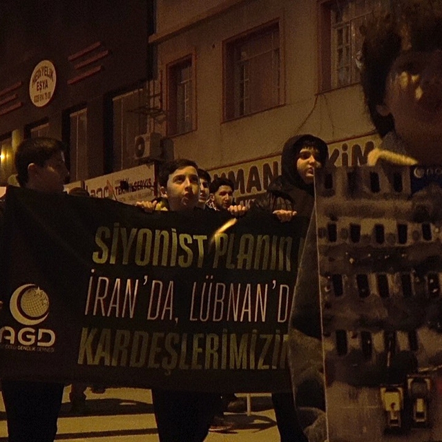 İsrail'in zulmünü protesto etmek için Netanyahu'yu "idam" ettiler