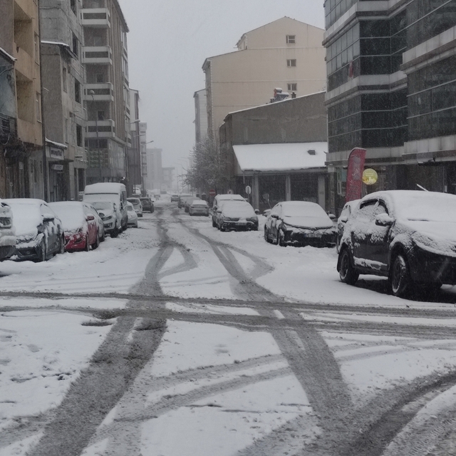 Ardahan'a kış geri geldi