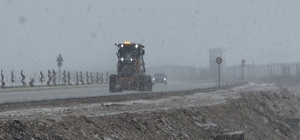 Van'da nisan karı: 93 yerleşim yerinin yolu kapandı, İzmir uçağı inemedi