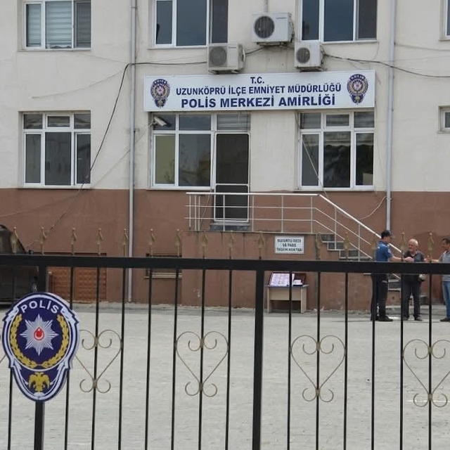 Edirne'de insanlık ölmemiş dedirten olay: Yolda bulduğu 13 bin 600 lirayı p...