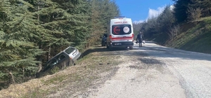 Bilecik'te otomobilin şarampole devrildiği kazada 2 kişi yaralandı