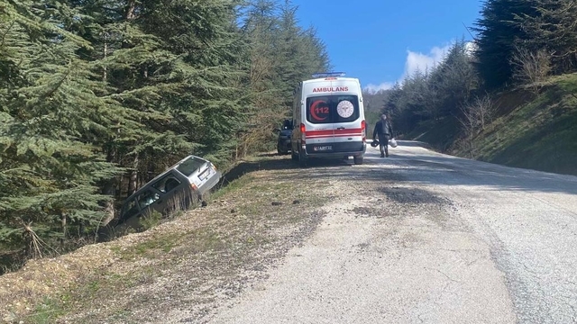 Bilecik'te otomobilin şarampole devrildiği kazada 2 kişi yaralandı