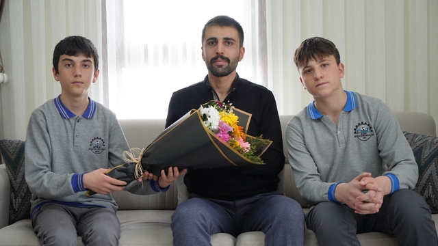 DEAŞ operasyonunda ağır yaralanmıştı: Bayburtlu kahraman komisere öğrencilerden Polis Haftası sürprizi