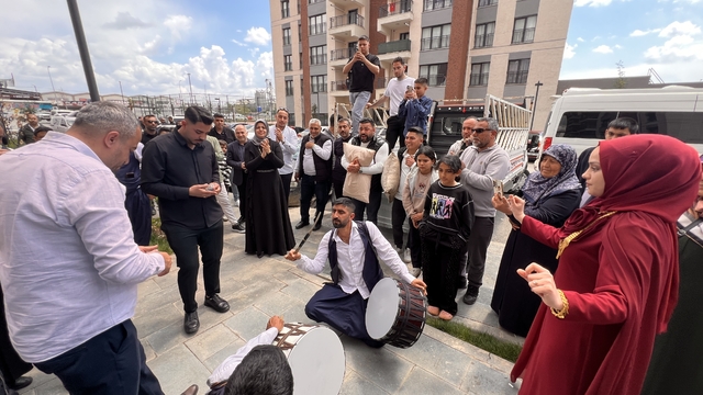 Acının adresi umutla yeniden hayat buluyor
Ebrar'dan Anka'ya yeni başlangıç, çiçeği burnunda çift geleceğe umutla bakıyor