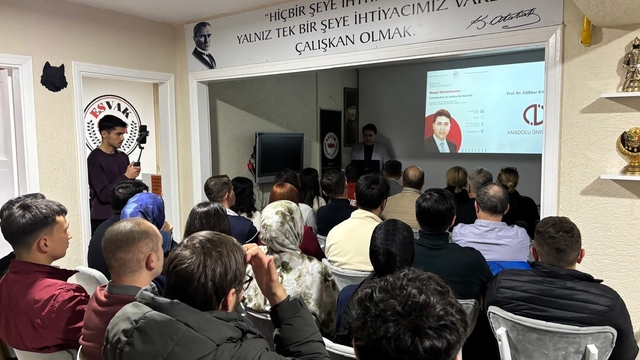 Eskişehir ESVAK'ta 'Rusya Müslümanları' konferansı
Anadolu Üniversitesi Öğretim Üyesi Türkolog Prof. Dr. Zülfikar Bayraktar;
"Rusya Müslümanları, tarihin en zorlu dönemlerinde bile kimliklerini korumayı başarmış bir topluluktur"