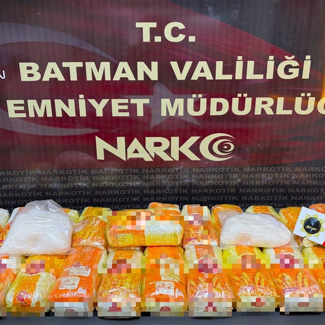 Batman'da araçta zulalanmış 24 kilo 600 gram metamfetamin ele geçirildi