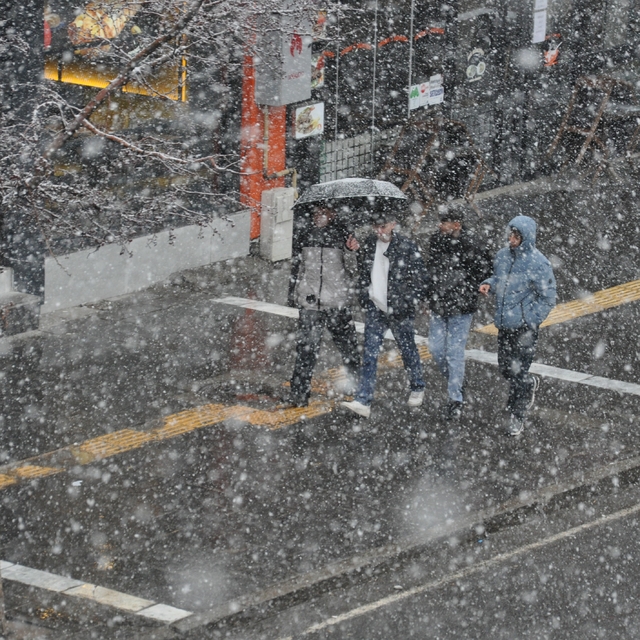 Kars'ta kar ve tipi: 33 köy yolu ulaşıma kapandı