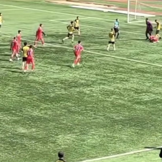 Penaltı golü sonrası çıkan arbedede futbolcunun elmacık kemiği kırıldı