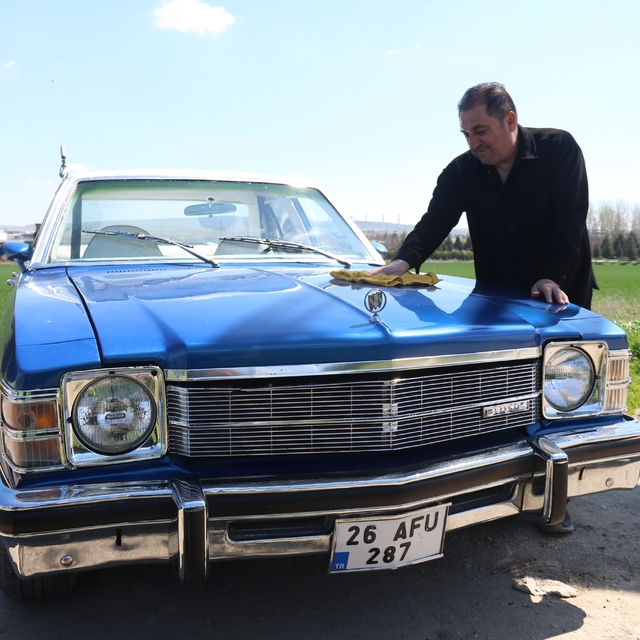 Çocuklukta hayal ettiği araca 52 yaşında kavuştu
Adeta gözü gibi baktığı ya...