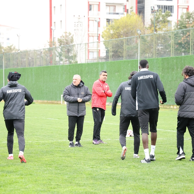 Mesut Bakkal: "Süper Lig'e çıkmak için çok az bir zamanımız kaldı"
Amed Spo...