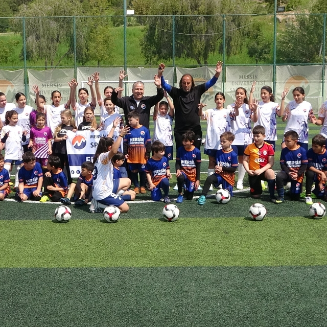 Mersin Üniversitesi'nde yüzlerce çocuk ve genç, dijital bağımlılıktan uzak...
