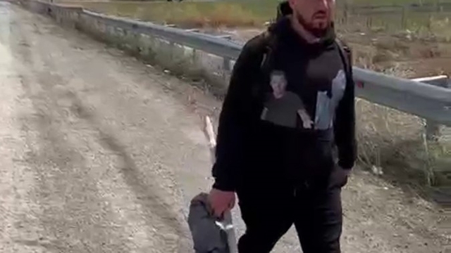 Iğdır'dan İstanbul'a yürüdü: Survivor hayali kapıdaki görevlilere takıldı