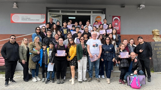 İzmir'de öğrenciler Uluslararası Uzay İstasyonu ile telsiz bağlantısı kurdu
Öğrenciler uzaydan gelen telsiz sinyallerini görüntüye dönüştürdü