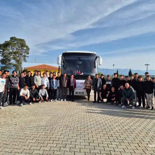 Yenipazarlı öğrenciler Çanakkale'ye uğurlandı