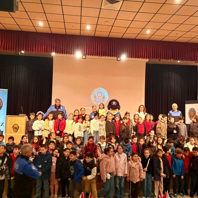 Polis haftasında 780 öğrenci emniyet birimlerini gezdi
