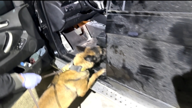 TIR'ın taşıdığı cipin tabanında 24,6 kilo uyuşturucu ele geçirildi