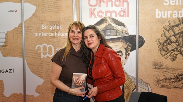 Nilüfer Açıkalın Osmangazi'de okurlarıyla buluştu
Osmangazi standında Nilüfer Açıkalın rüzgarı