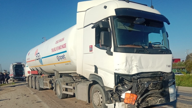 Osmaniye'de akaryakıt tankeriyle çarpışan otomobilin sürücüsü öldü