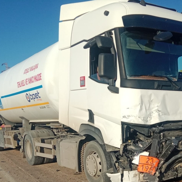 Osmaniye'de akaryakıt tankeriyle çarpışan otomobilin sürücüsü öldü