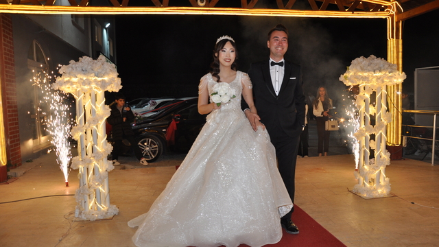 Tatilde tanışan Güney Koreli turist ile Türk rehber Mersin'de evlendi