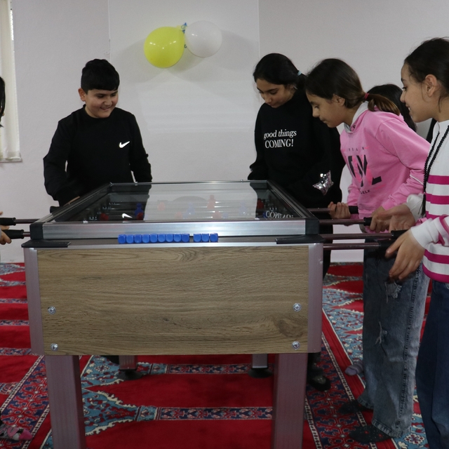 İmam, caminin alt katını gençlik merkezine dönüştürdü